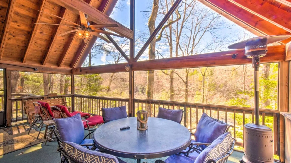 Demorest House | 4 BR updated house on Chattahoochee River! Fish, Swim, Tube, and Kayak all day!