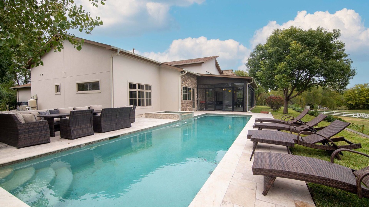 Rosenberg Villa | 4 BR Villa w/Heated Pool & Spa , Sauna,Turkish Hammam BBQ and Huge Backyard