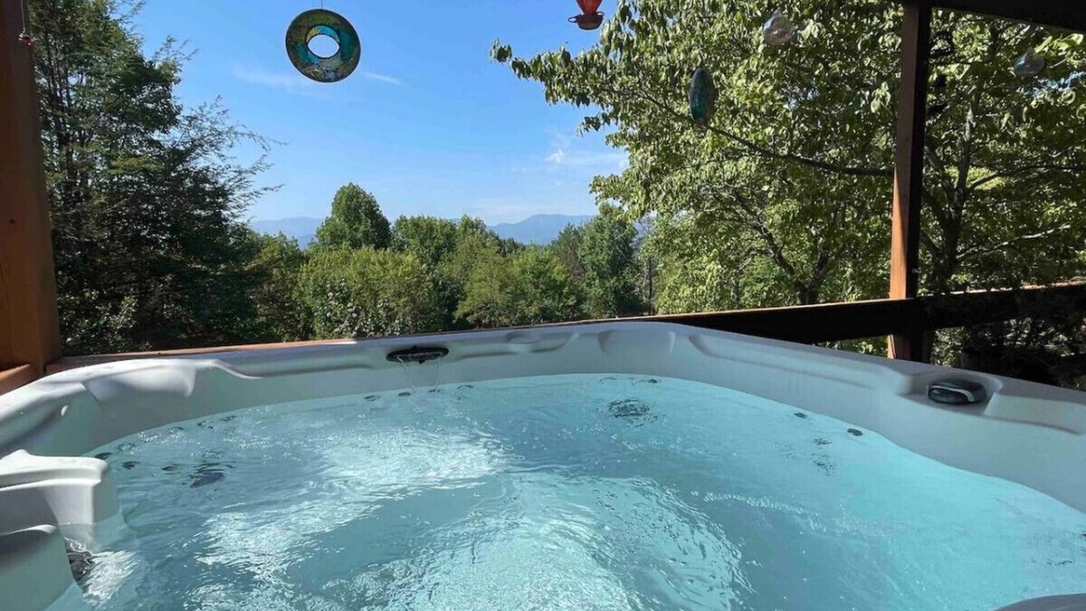 Whittier Cabin | 4 Cabins/Mountain Views/Jacuzzi/Wi-Fi/Large Groups