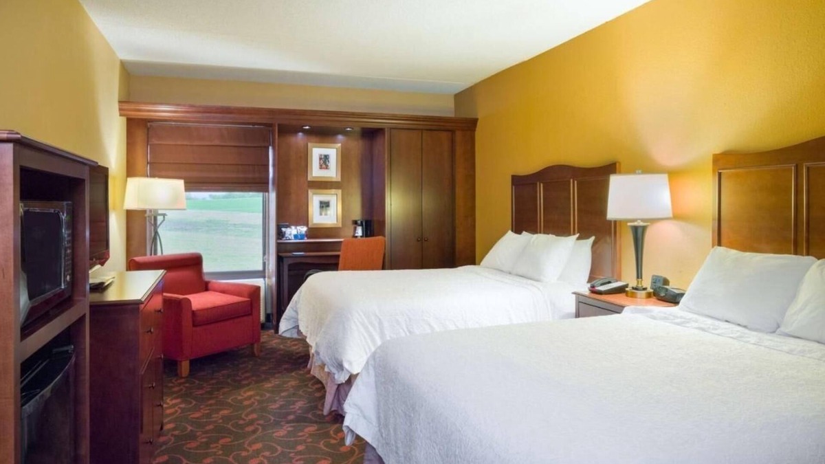 Carlisle Hotel | 4 Charming Suites with Free Breakfast – Ideal for Dickinson College Visitors