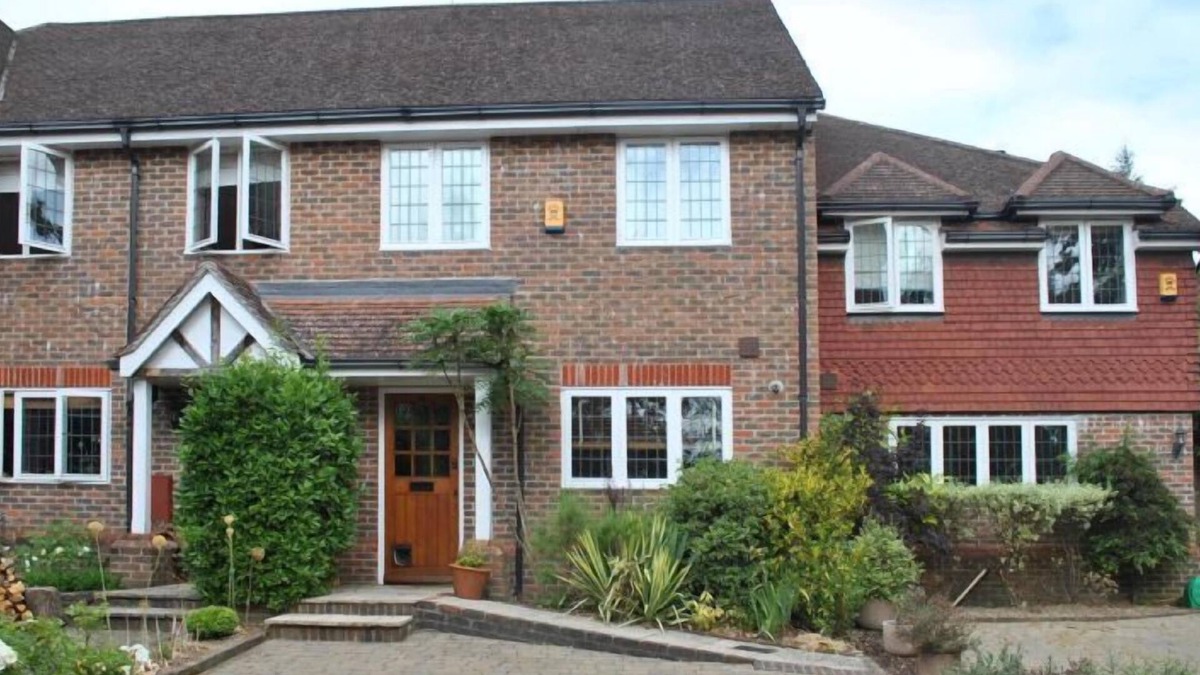 Midhurst House | 4 Chartwell Mews - a town house that sleeps 7 guests in 4 bedrooms