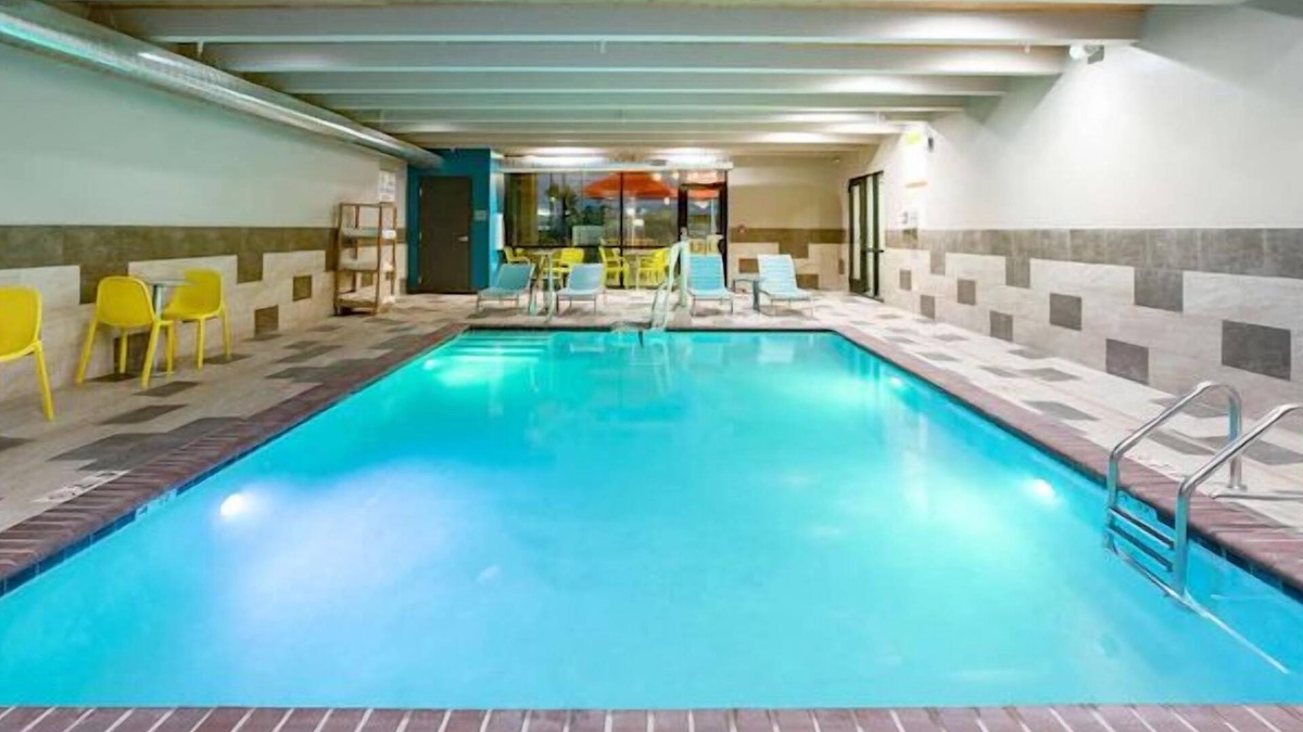 Roswell Hotel | 4 Convenient Units Near Spring River Zoo. Indoor Pool, FREE Breakfast!