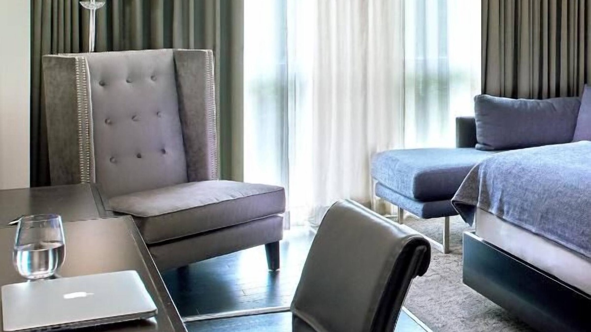 West Plaza Hotel | 4 Convenient Units! Pool, Pets Allowed, Near Kemper Museum of Contemporary Art!