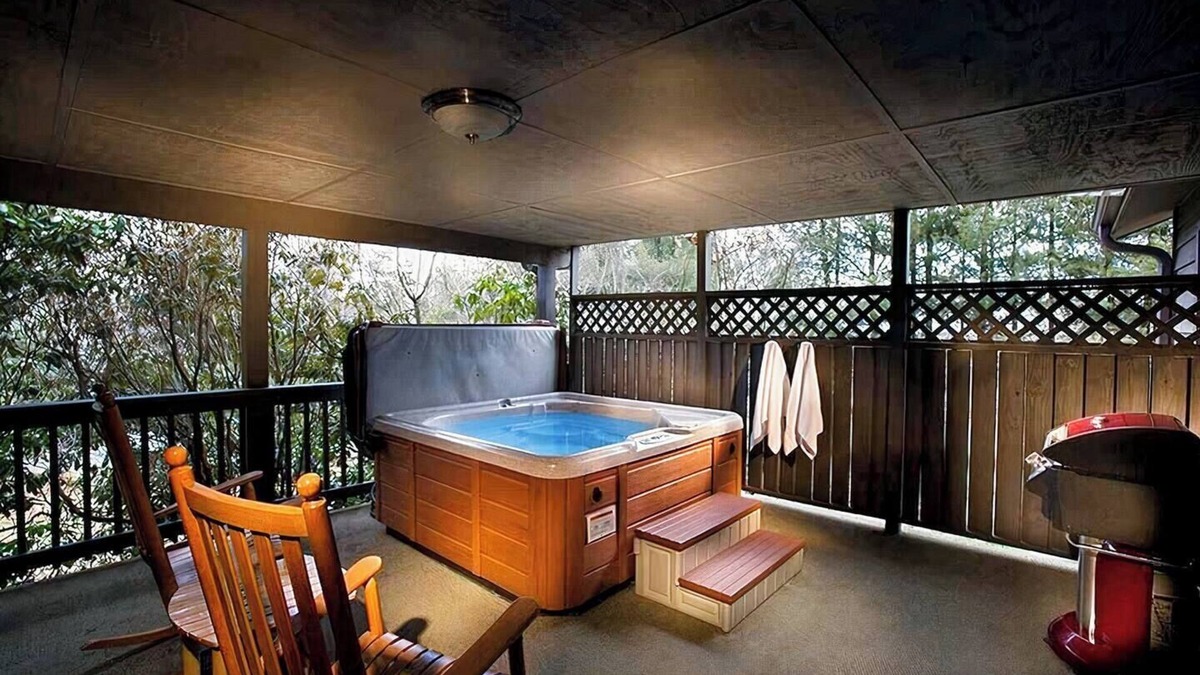 Asheville House | 4-Cottage Group Retreat- Hottub | FirePit | Grills