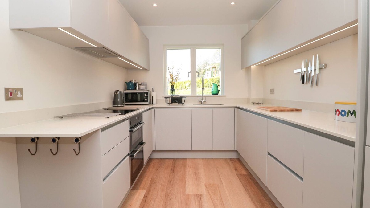 Bugford Cottage | 4 Court Terrace, Hillfield Village