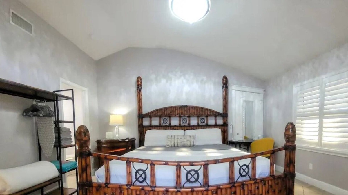Creekside Apartment | #4 Elegant and cozy in-law by Joyful Moments🏘️