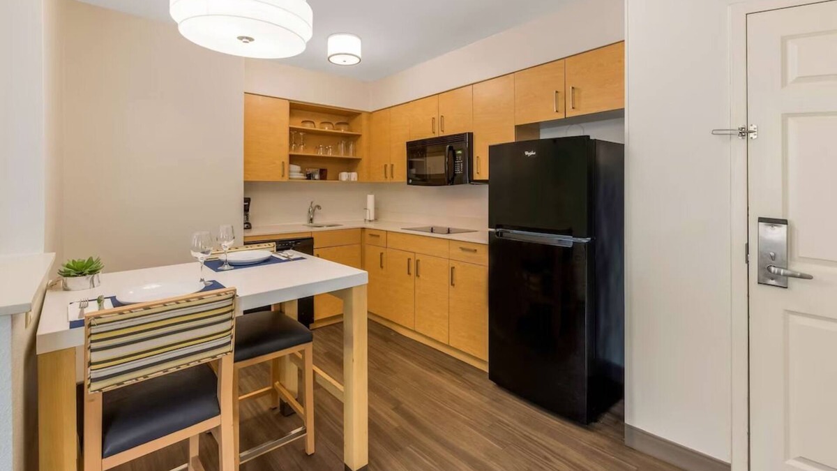 Arrowood Hotel | 4 Extended-Stay Suites Near Charlotte Douglas Airport & Carowinds Amusement Park