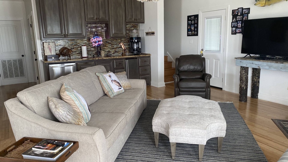 Cocodrie House | 4 floor costal home - large outdoor entertainment & cooking area - pool splash