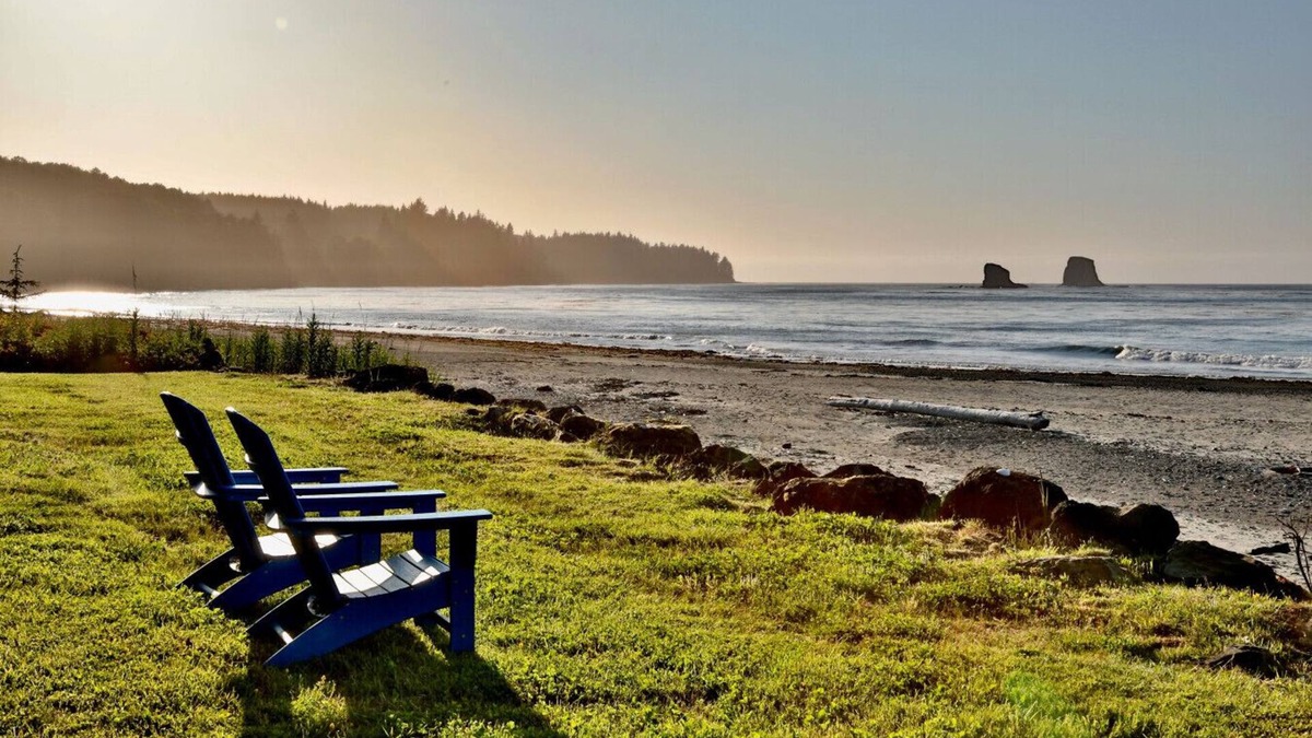Neah Bay House | 4 guest · Eddie Bauer's former Beachfront Cottage