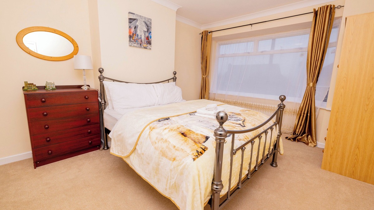 Wellingborough House | 4 Guests - Free Parking - Near Attractions