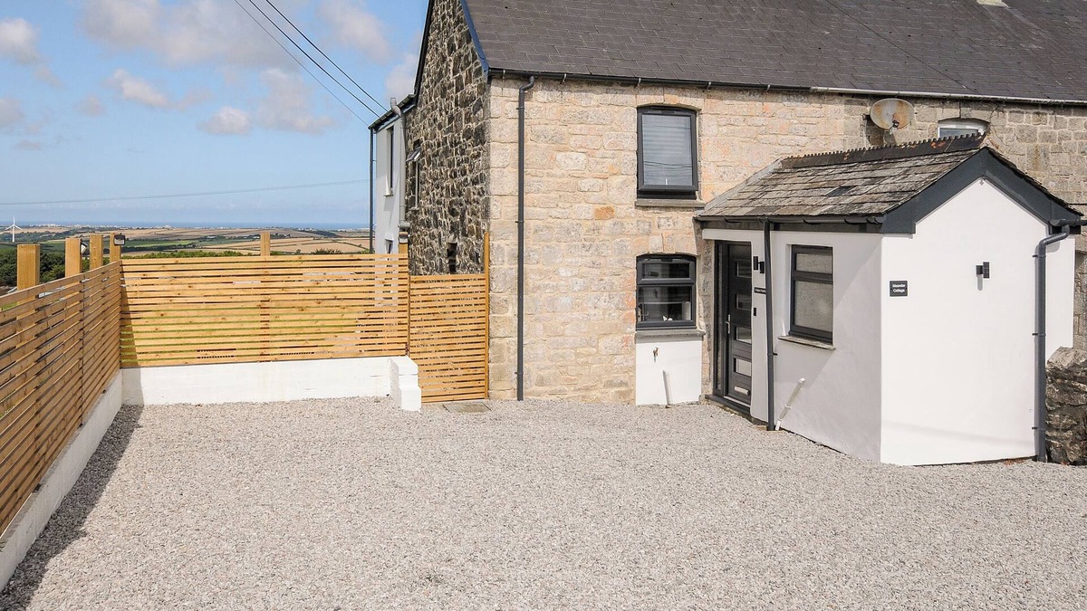 Fraddon Cottage | 4 HIGHER FRADDON, pet friendly, country holiday cottage in Fraddon