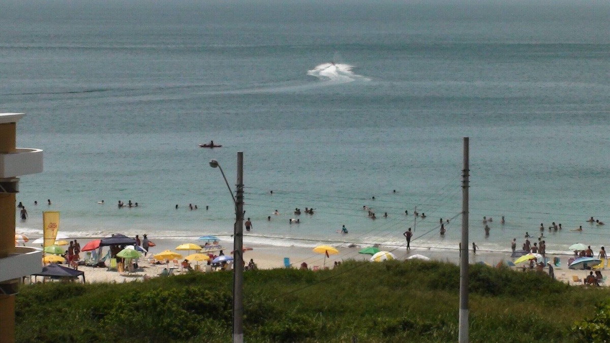 Quatro Ilhas Apartment | 4 ISLANDS - BOMBS-O2 DORMITORIES 60 m FROM THE BEACH-2 AR - WIFI