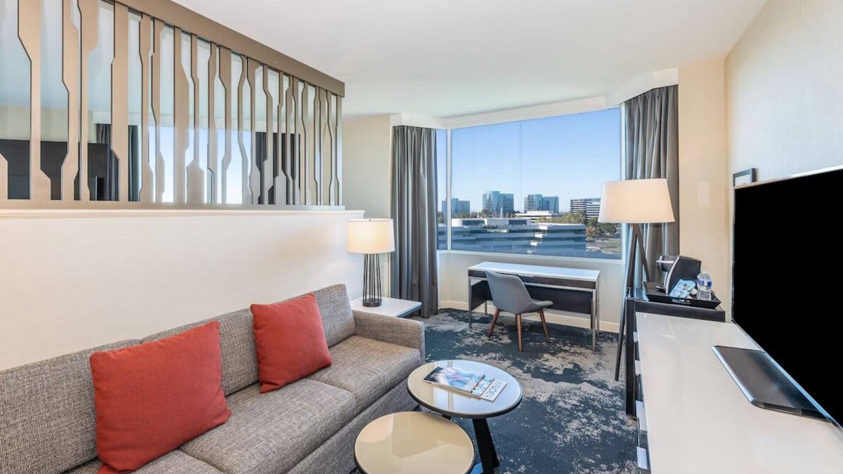 Redwood Shores Hotel | 4 Junior King Suite at Grand Bay San Francisco Hotel, Pet-friendly Property