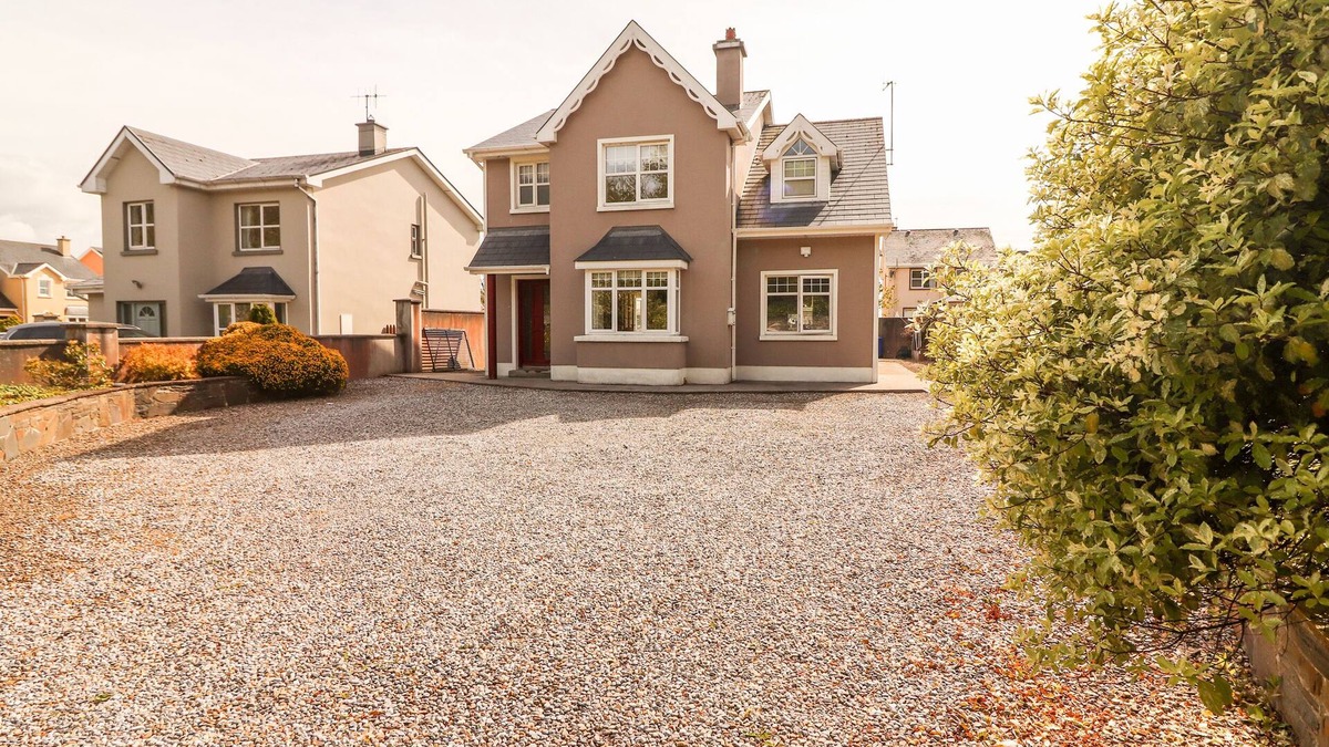 Kilrush Cottage | 4 KILLIMER ROAD, family friendly in Kilrush, County Clare