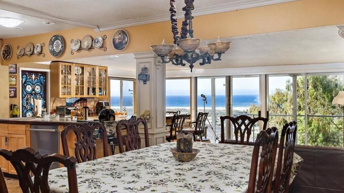 Morro Bay Cottage | 4 King Bedrooms, 2.5 Baths, Ocean View, Hot Tub, Outdoor Space, Solar Powered.