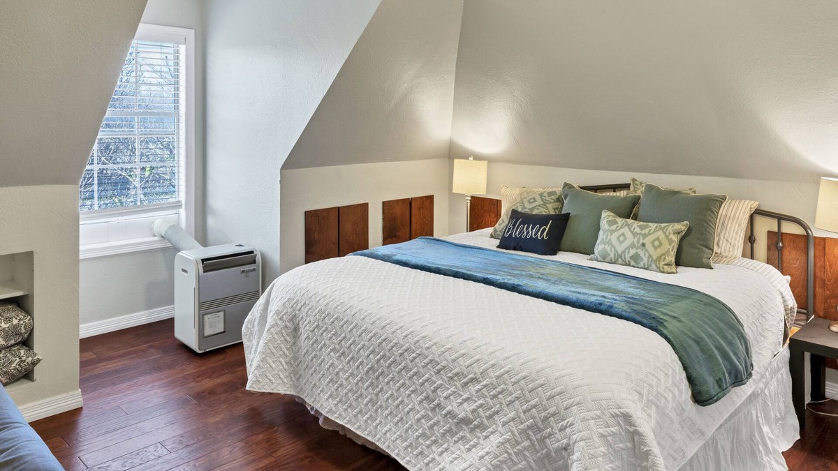 Southlake House | 4 King beds, 2 queen beds, and a futon. Private Pool, Fast Wifi