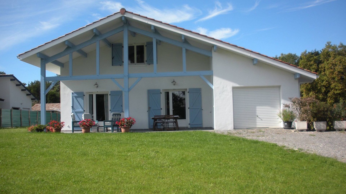 Saint-Martin-de-Seignanx House | 4 km from bayonne 7 km from the beaches available july 27 to august 3