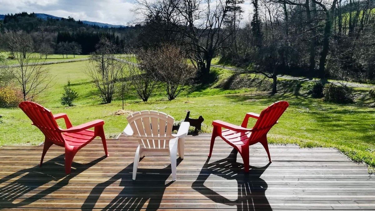 Usson House | 4* Large, comfortable house for 8-10 people with horses, goats and chickens