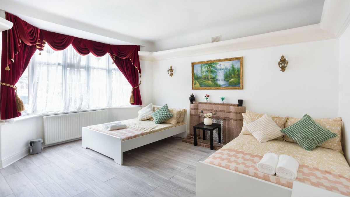 Forest Hill House | >4 Large room, >2 Double bed room House> Near Station> London