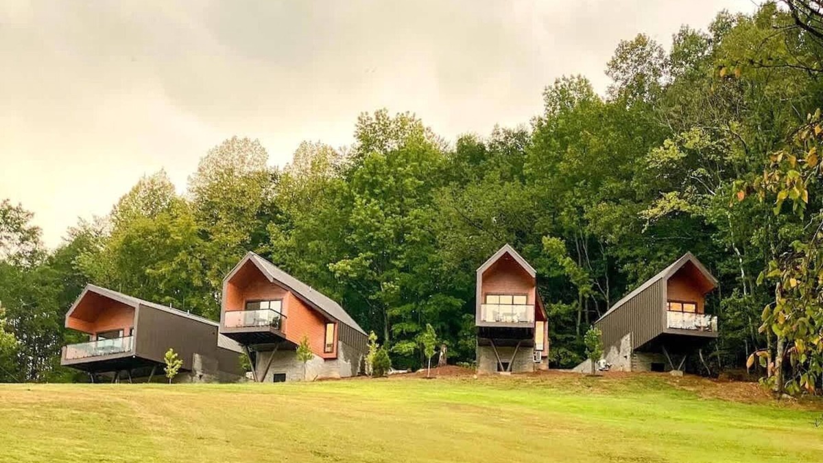 Wildwood Apartment | 4 Luxury Cabins with Stunning Mountain Views