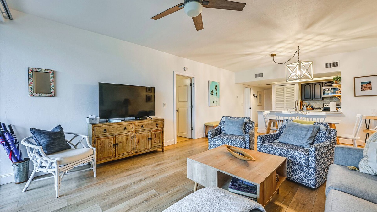 Burning Tree Condo | 4 Mi to Beach: Condo in Bonita Springs