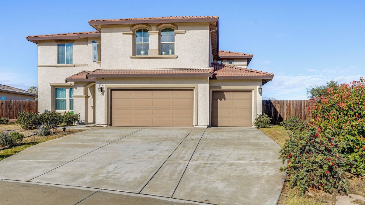 Rosedale House | 4 Mi to CSUB Campus: Spacious Home w/ Yard