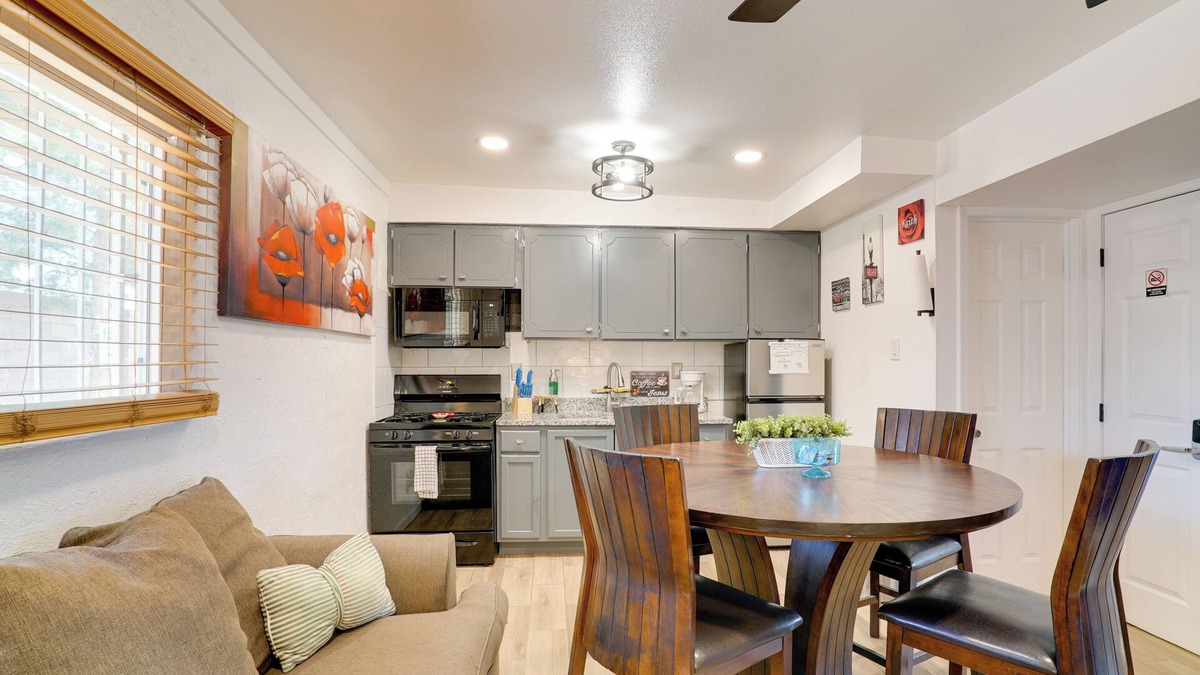 El Paso Apartment | 4 Mi to Dtwn El Paso: Pet-Friendly Apartment!