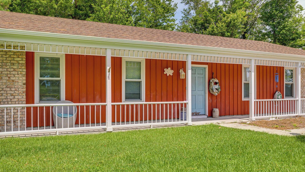 Morehead City Cottage | 4 Mi to Radio Island Beach: Family Cottage