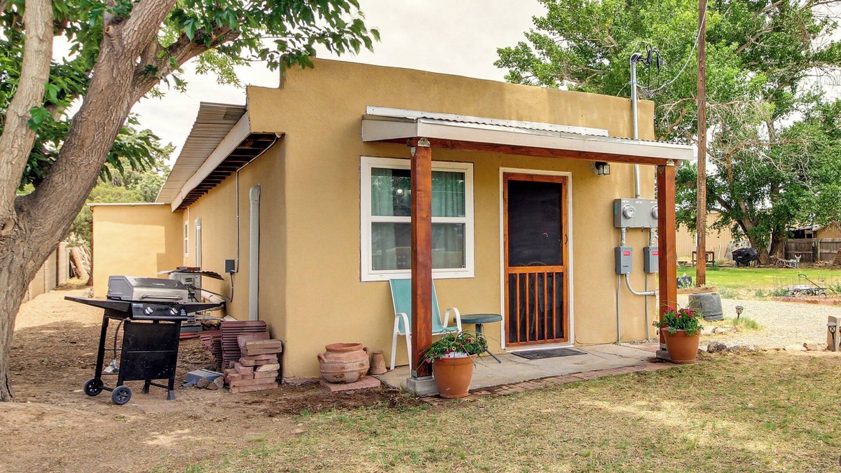 Bosque Farms Cottage | 4 Mi to Rio Grande: Bosque Farms Home w/Patio!