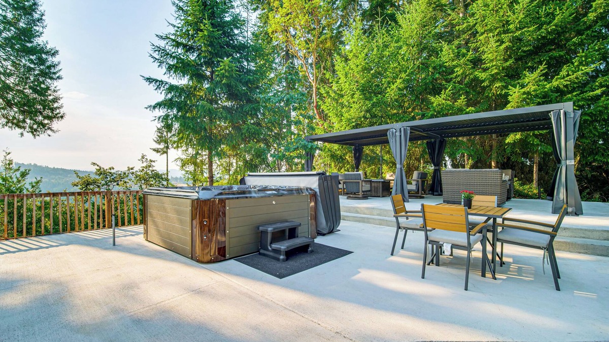 Roseburg Villa | 4 Mi to River: Umpqua Valley Villa w/Fire Pit!