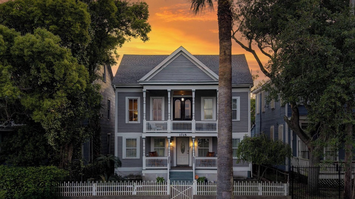 San Jacinto House | 4 Min. Walk to Beach, Great for Groups or Families