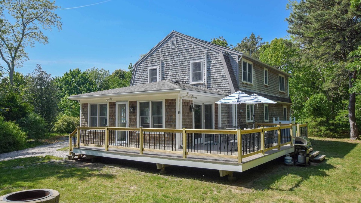 North Eastham House | 4 Mins to Bayside Beaches!