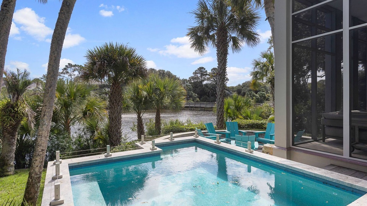 Vanderhorst Plantation House | 4 Minute Walk to the Beach with Pool