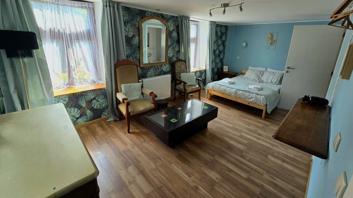 Bohon House | 4 minutes by car and 20 minutes by foot to Durbu.