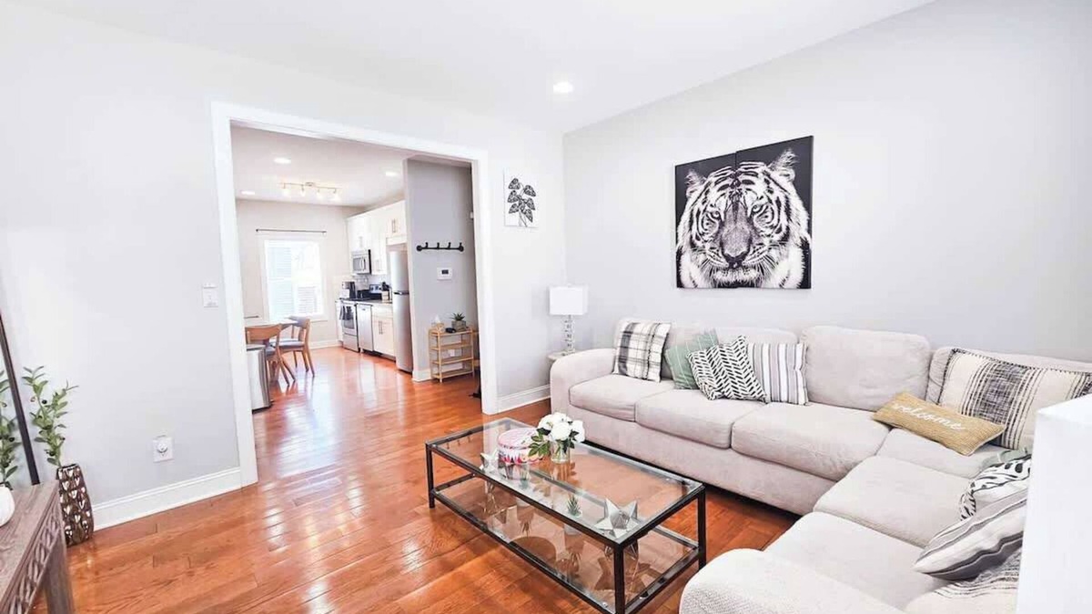 Chapel Hill House | 4 Minutes to UNC - 7 Minutes to Carrboro - En-Suite Bathrooms