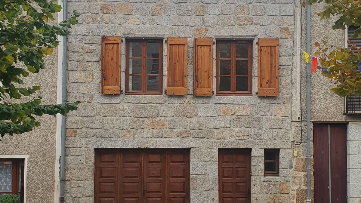 Le Malzieu-Ville House | 4 pers Apartment - In the heart of the historic medieval center of Le Malzieu-Ville