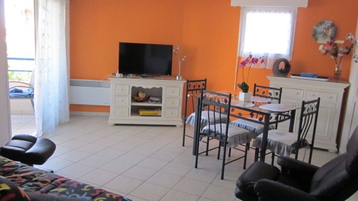 Frejus Plage Apartment | 4-PERSON APARTMENT AIR-CONDITIONED SWIMMING POOL PARKING AND WIFI