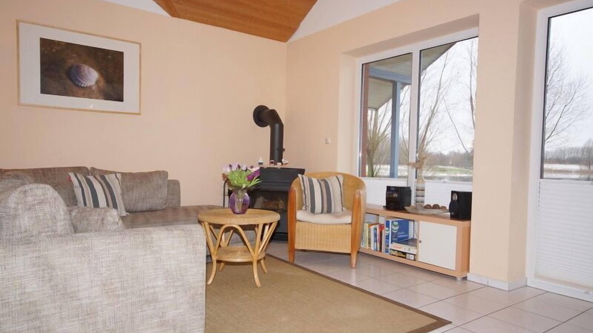 Norderteil House | 4-person vacation home with canoe, wood-burning stove and wonderful lake view in Otterndorf