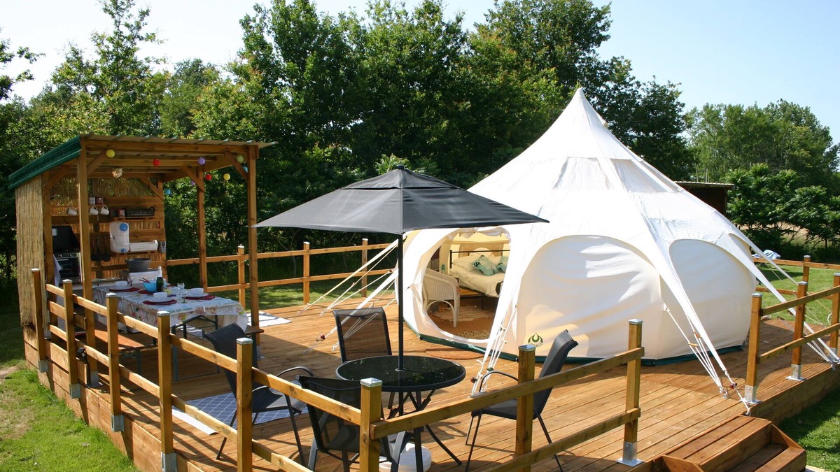 Saint-Jory-de-Chalais Cabin | 4 Pier located in Derthognei