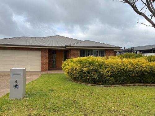 Estella House | 4 Pinnacle Place