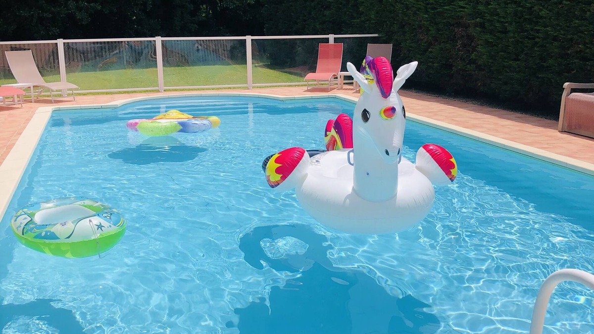 Migron House | 4* - Poirier - 240 yr old cottage - Pool, Summerhouse & Games Barn + playhouse