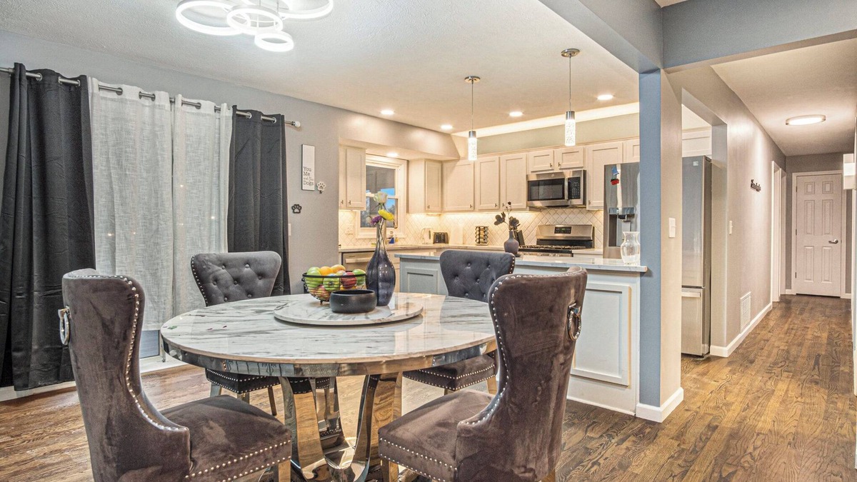 Omaha House | 4 Private Bedrooms, 3 Full Baths, Beutiful Chefs Kitchen, Yard, EV Charger