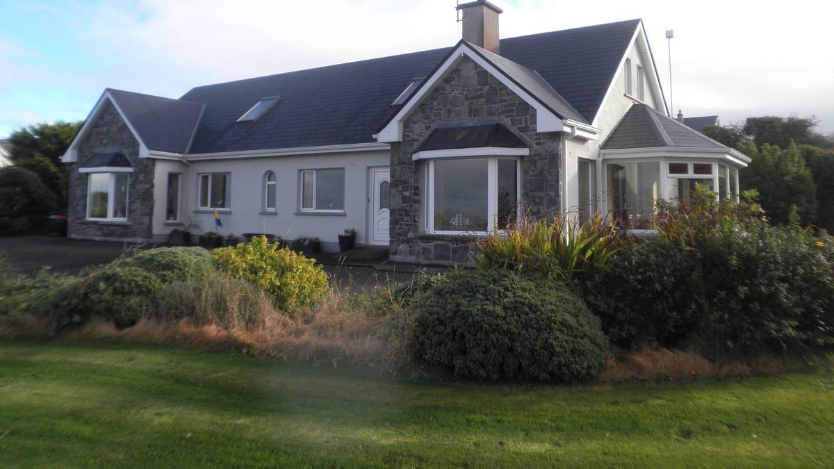 Burren Cottage | 4* Quality home with spectacular views of Galway Bay and Burren hills