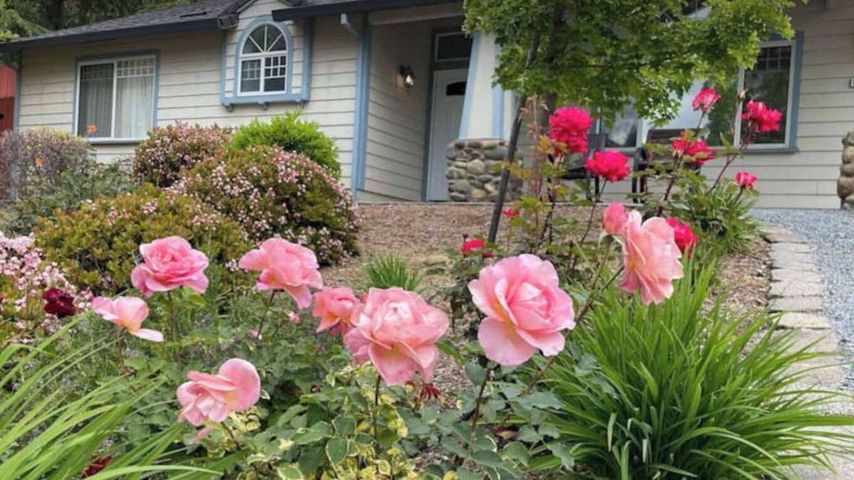 North Auburn House | 4 Queen Beds easy access to 49 & 80