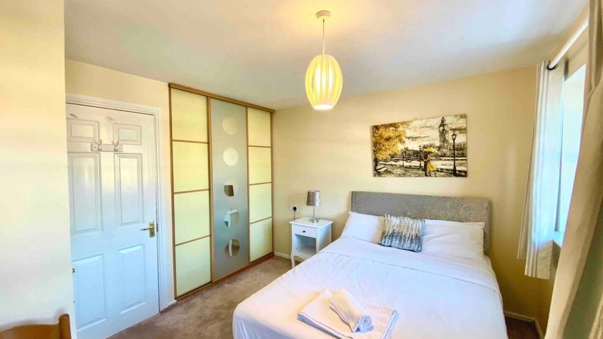 Yeading House | 4 room 3-bath Contractor accommodation Londonnn
