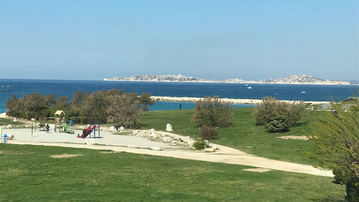 Bonneveine Apartment | 4 Rooms flat on the sea front, splendid view with sunset! Terrace.