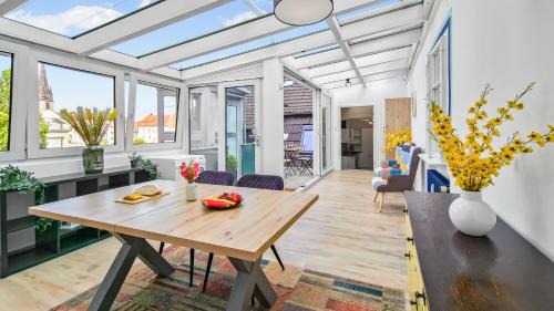 Bielefeld House | 4 Schlafzimmer, Wintergarten & Terrasse & Parkplatz, nahe Hbf
