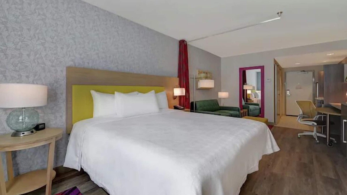 West Palm Beach House | 4 Spacious Suites, Next to Outlets w/Fitness & Laundry Facility