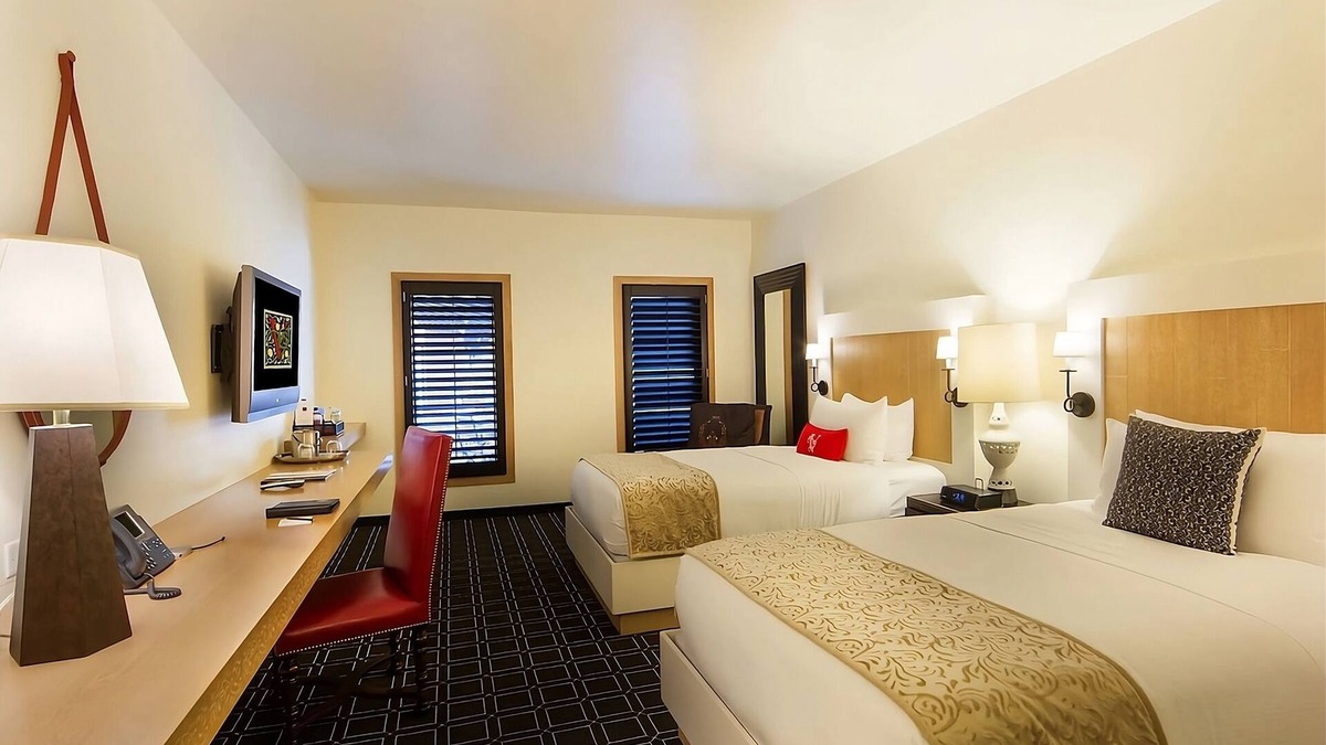 San Jose Hotel | 4 Spacious Units Close to Washington Park! Parking & Outdoor Swimming Pool