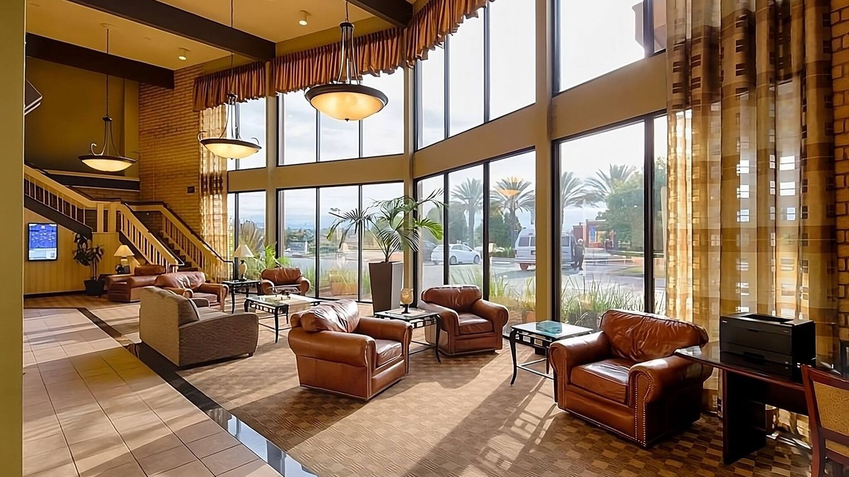 Redding House | 4 Spacious Units! Outdoor Pool, FREE Parking, Pets Allowed, Near Sundial Bridge!